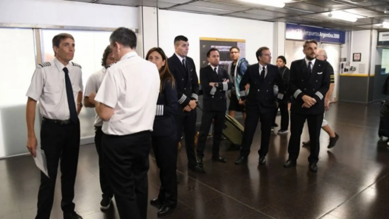 Pilotos de aviones acataron la conciliación obligatoria del Gobierno y no habrá paro