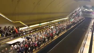 Mientras el Gobierno elige fragancias, el subte es una catarata Mientras el Gobierno elige fragancias, el subte es una catarata