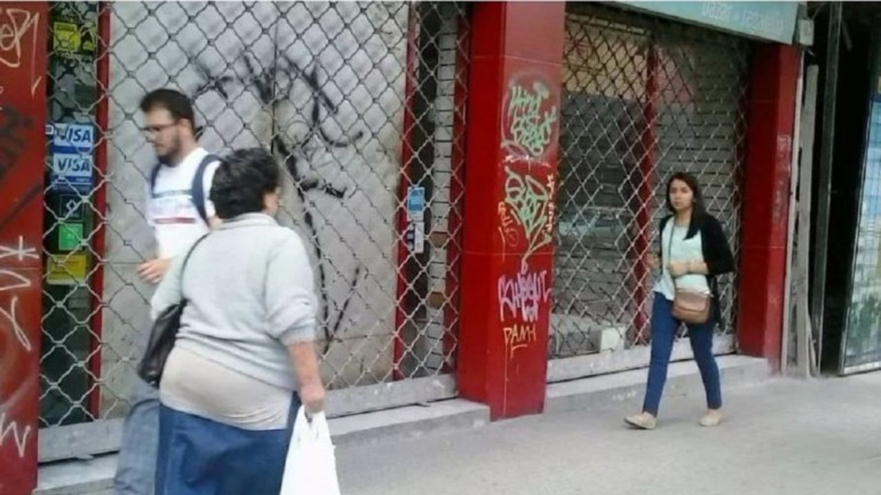 Un local de Tierra de Fuego se fundió y colgó un cartel contra Macri