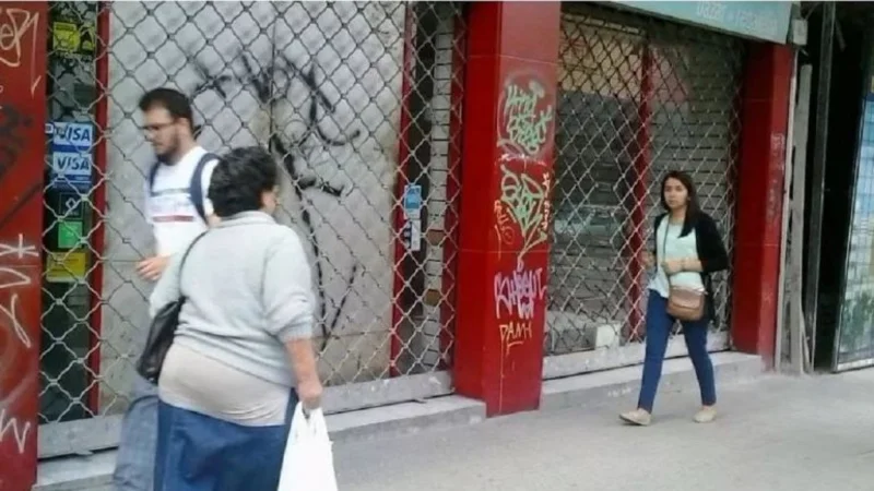 Un local de Tierra de Fuego se fundió y colgó un cartel contra Macri