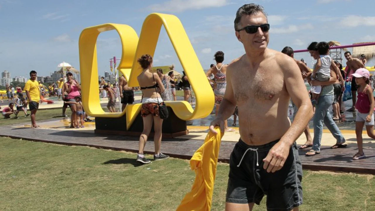 En tres años, Macri se tomó el triple de vacaciones que un trabajador