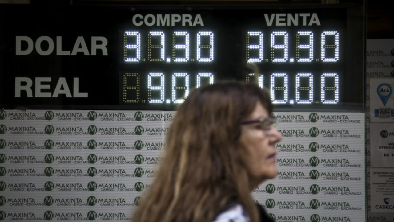 El dólar se dispara y vuelve a rozar los $40 tras otra jornada negra en los mercados