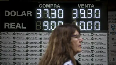 El dólar se dispara y vuelve a rozar los $40 tras otra jornada negra en los mercados El dólar se dispara y vuelve a rozar los $40 tras otra jornada negra en los mercados