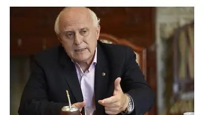 El gobernador de Santa Fe convocó a una consulta para reformar la Constitución y permitir la reelección El gobernador de Santa Fe convocó a una consulta para reformar la Constitución y permitir la reelección