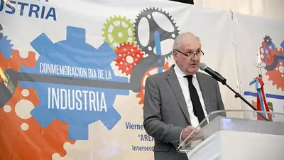 Para la UIA, el modelo de Mauricio Macri es "como el de Martínez de Hoz, Menem y De la Rua" Para la UIA, el modelo de Mauricio Macri es "como el de Martínez de Hoz, Menem y De la Rua"