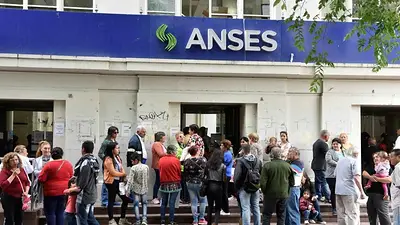 A ocho días de terminar, el gobierno de Mauricio Macri toma plata de los jubilados para financiarse A ocho días de terminar, el gobierno de Mauricio Macri toma plata de los jubilados para financiarse