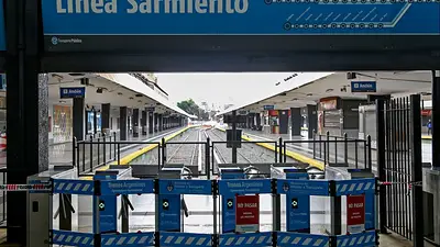Comenzó el paro de las trabajadoras del tren Sarmiento Comenzó el paro de las trabajadoras del tren Sarmiento