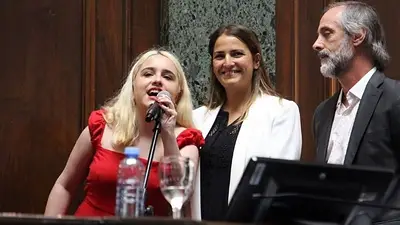 El emotivo video de la jura de Ofelia Fernández como legisladora porteña El emotivo video de la jura de Ofelia Fernández como legisladora porteña