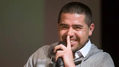El canto en contra de Mauricio Macri en el acto de cierre de campaña de Jorge Amor Ameal y Juan Román Riquelme El canto en contra de Mauricio Macri en el acto de cierre de campaña de Jorge Amor Ameal y Juan Román Riquelme