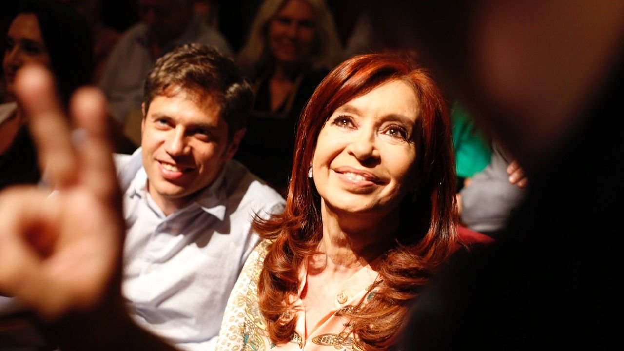 Cristina Kirchner y Axel Kicillof fueron ovacionados en el estreno de "Tierra arrasada"