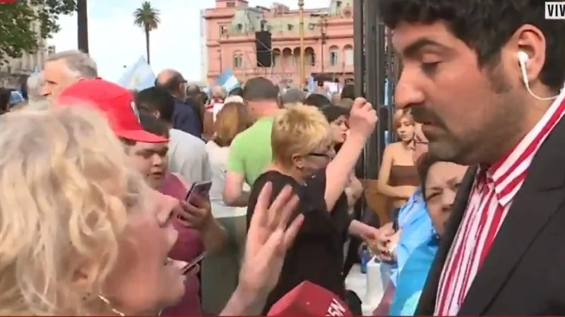 Simpatizantes de Macri atacaron y golpearon al movilero de C5N Lautaro Maislin