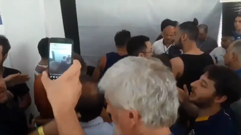 Escándalo en las elecciones de Boca: un fiscal intentó impugnar votos sólo por saludar a Riquelme