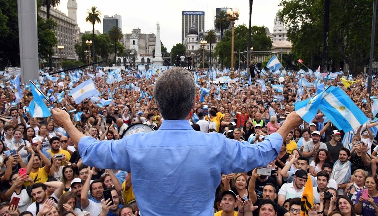 Cumbia, odio anti K y clasismo: lo que no se vió de la despedida de Mauricio Macri en Plaza de Mayo