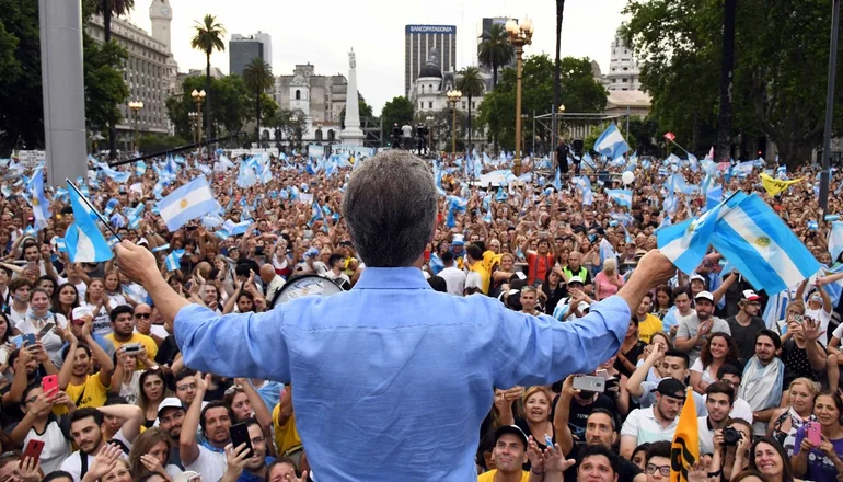 Cumbia, odio anti K y clasismo: lo que no se vió de la despedida de Mauricio Macri en Plaza de Mayo