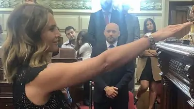 Duro cruce entre Jorge Rial y Amalia Granata por el "saludo nazi" de la diputada Duro cruce entre Jorge Rial y Amalia Granata por el "saludo nazi" de la diputada