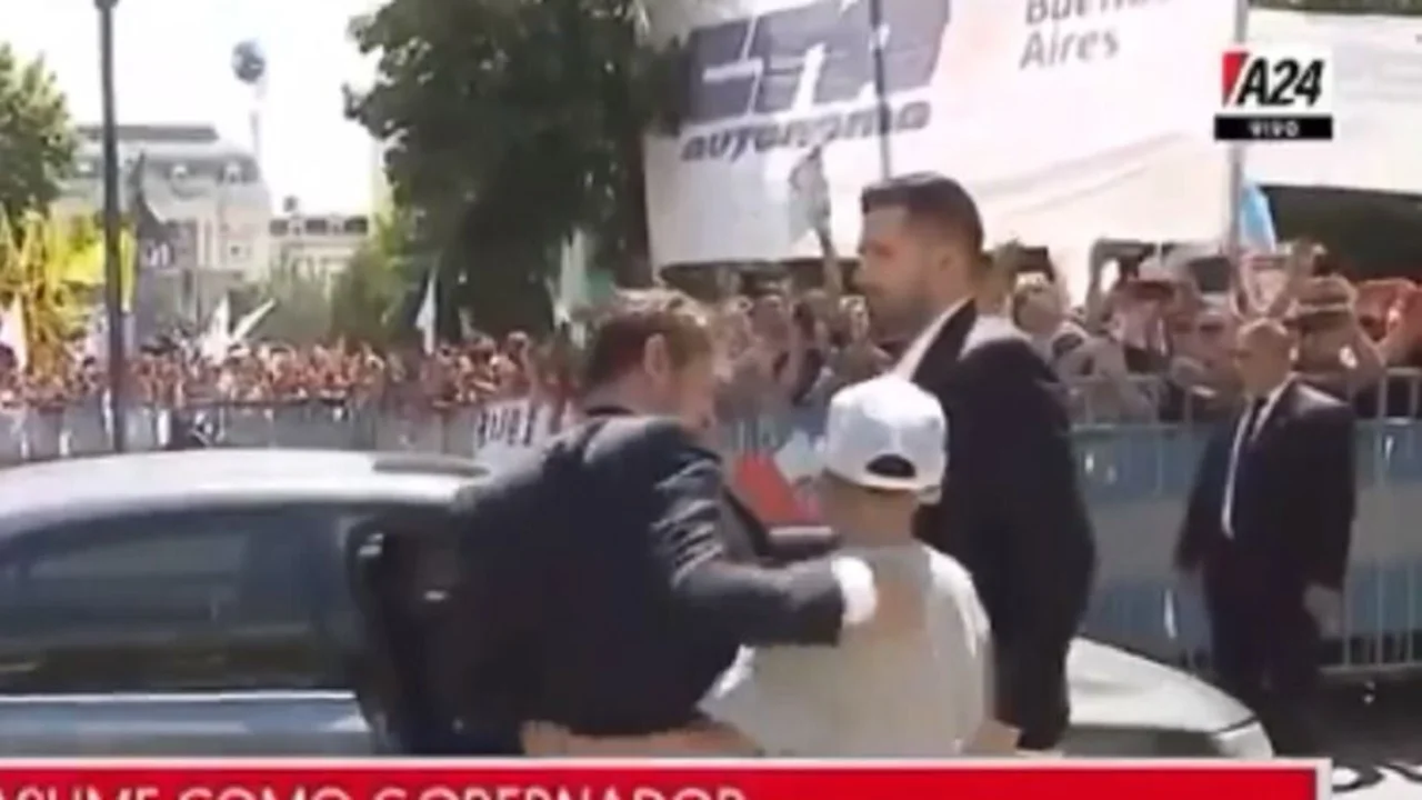 El emotivo saludo de un nene a Axel Kicillof antes de su asunción 