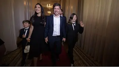 El gesto peronista del hijo de Axel Kicillof que sorprendió a Cristina Kirchner El gesto peronista del hijo de Axel Kicillof que sorprendió a Cristina Kirchner