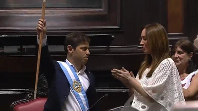 Axel Kicillof dejó sin efecto el aumento de luz de Vidal: "Si no lo puede pagar un jubilado, es saqueo" Axel Kicillof dejó sin efecto el aumento de luz de Vidal: "Si no lo puede pagar un jubilado, es saqueo"