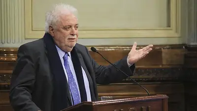El emotivo recibimiento de Ginés González García con los trabajadores El emotivo recibimiento de Ginés González García con los trabajadores