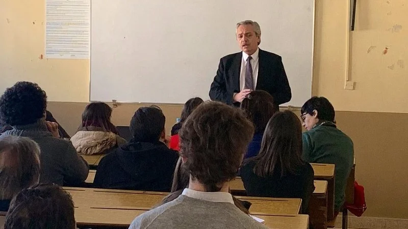 Alberto Fernández aseguró que defenderá la educación pública con "el ejemplo y los recursos que merece"