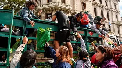 El "otro" campo: pequeños productores salieron a respaldar las retenciones y se diferenciaron de la Mesa de Enlace El "otro" campo: pequeños productores salieron a respaldar las retenciones y se diferenciaron de la Mesa de Enlace