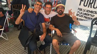El padre Paco, Roberto Baratta y Fernando Esteche, en huelga de hambre frente a la Corte Suprema por los presos políticos El padre Paco, Roberto Baratta y Fernando Esteche, en huelga de hambre frente a la Corte Suprema por los presos políticos