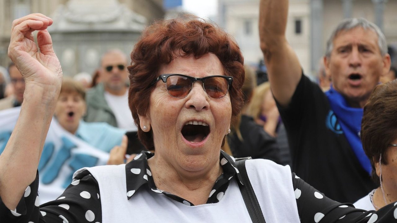 El Gobierno confirmó un aumento para los jubilados por decreto en junio