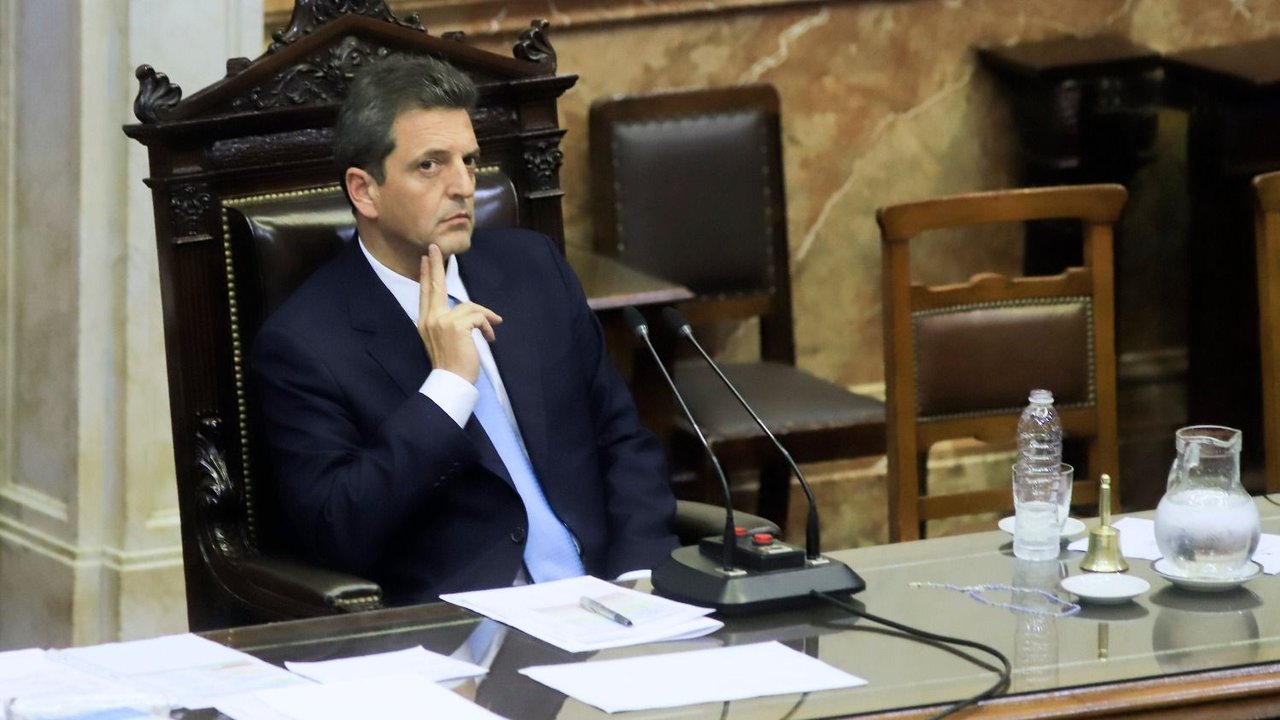 El reclamo laboral de un diputado que sorprendió a Sergio Massa en medio de la sesión por Emergencia Pública