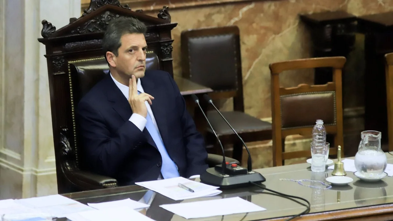 El reclamo laboral de un diputado que sorprendió a Sergio Massa en medio de la sesión por Emergencia Pública