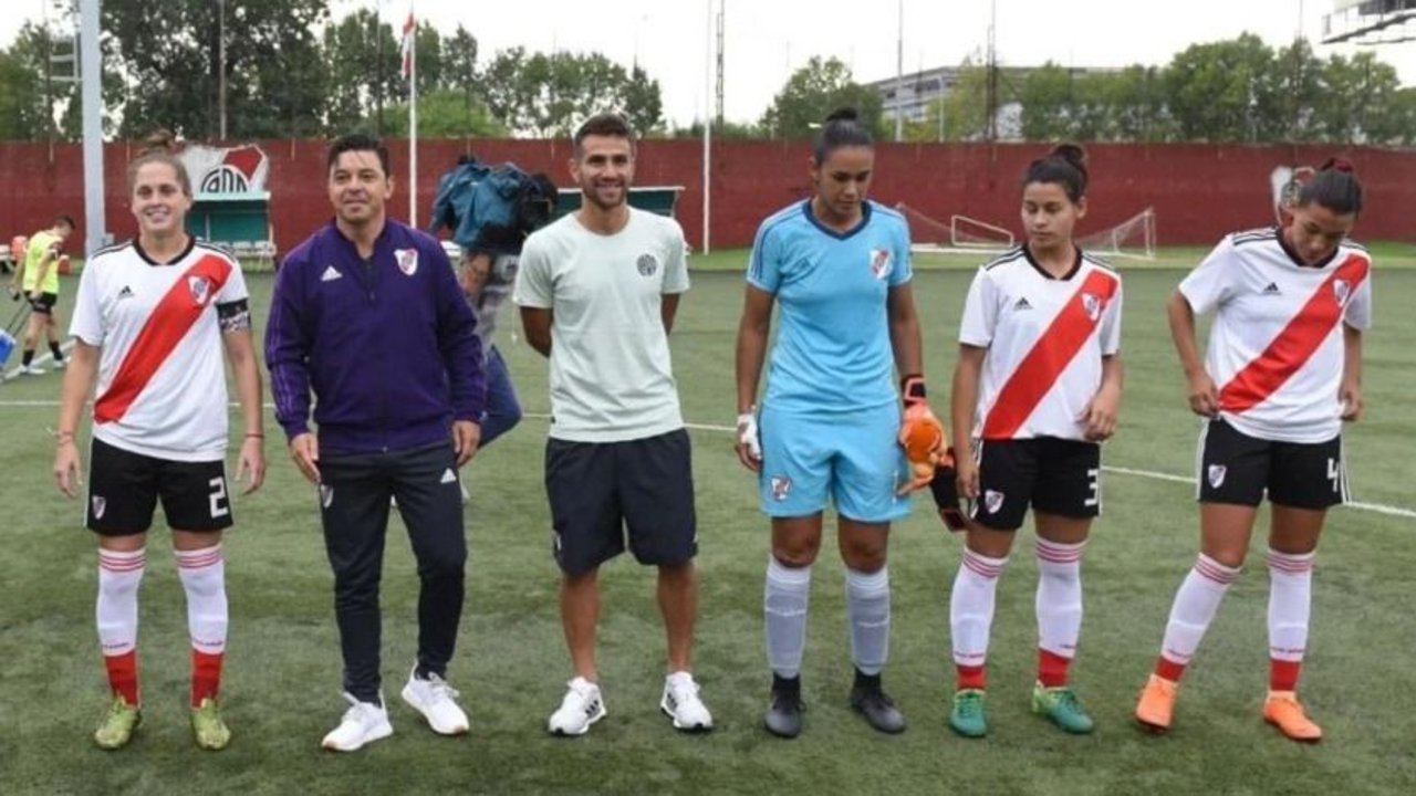 River le prestó el Monumental a los periodistas partidarios y las jugadoras del fútbol femenino estallaron