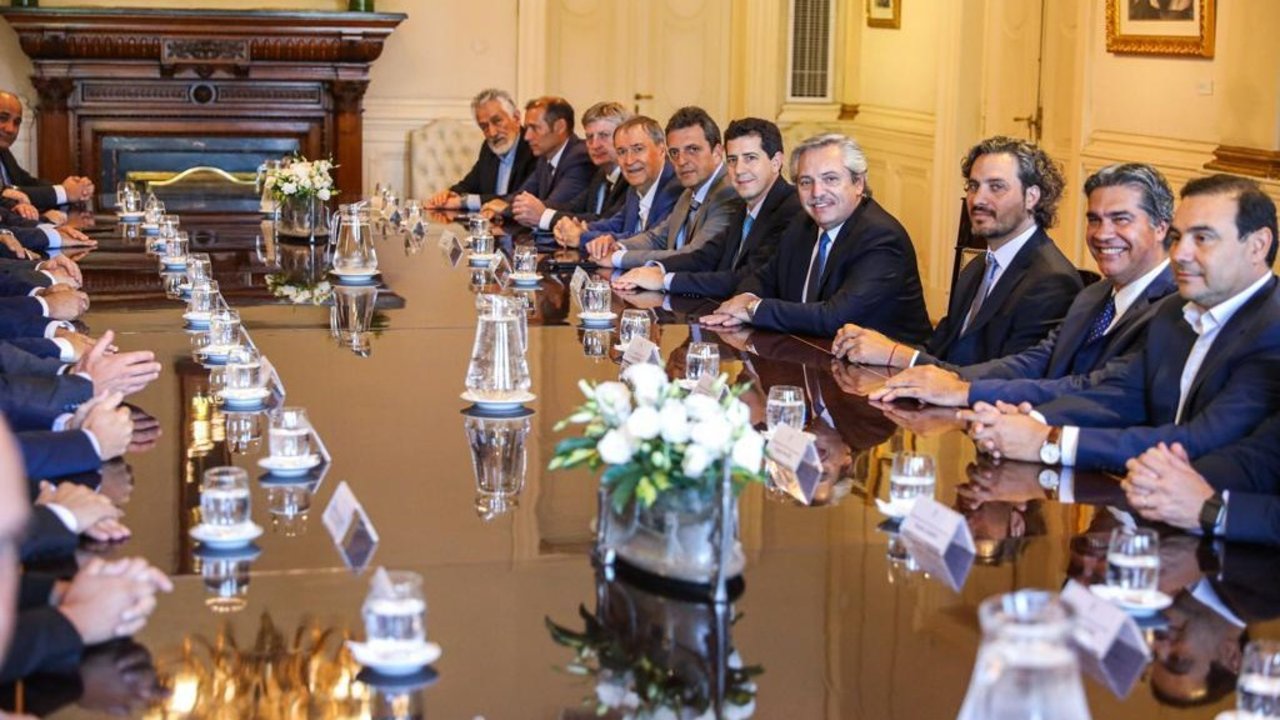 Redistribución, reformas de fondo y renegociación de la deuda, los primeros diez días de Alberto Fernández