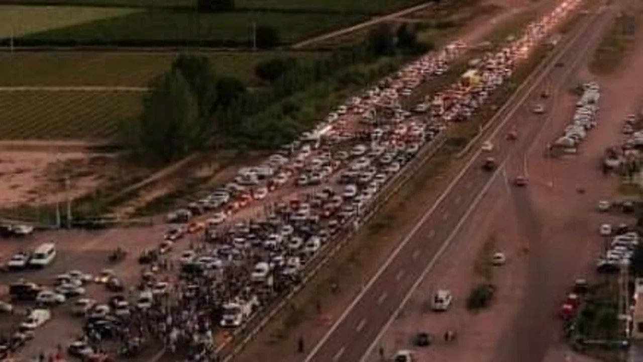 Mendoza: masiva marcha contra la ley 7722 de Minería 