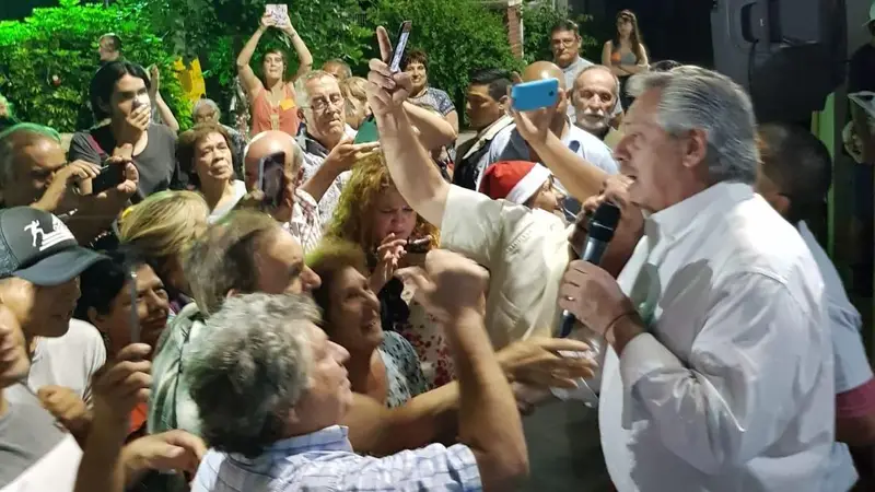 Las emotivas imágenes de Alberto Fernández en la Iglesia de San Cayetano pasando Navidad