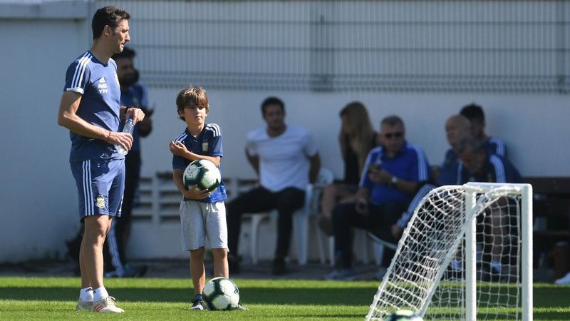 Lionel Scaloni confesó el motivo por el cual su hijo mayor no lo llama papá: "Me dice Leo"