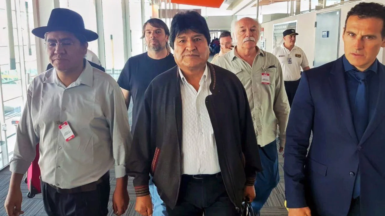 Evo Morales denunció la detención ilegal de dos exfuncionarios