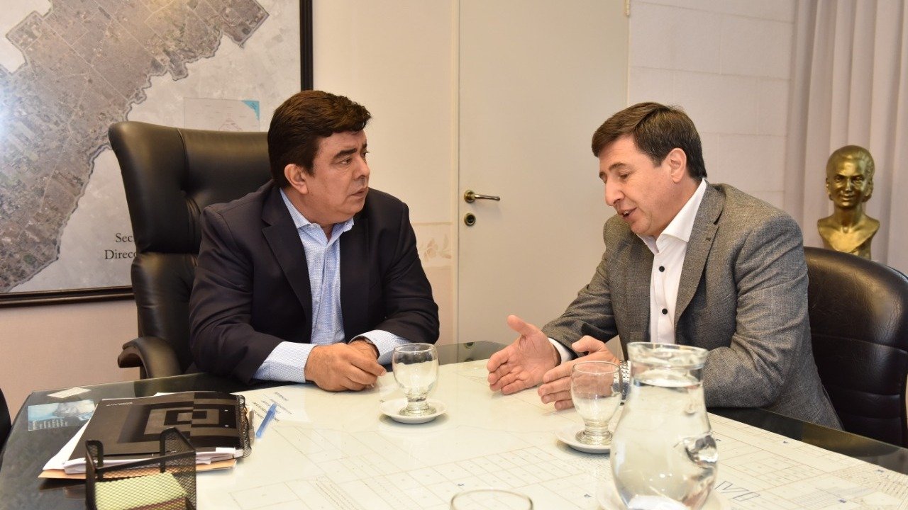 Daniel Arroyo y Fernando Espinoza se reunieron para tratar la crisis social