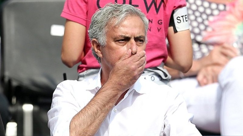 José Mourinho reveló que su perro murió en Navidad y casi llora en cámara