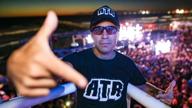 Pablo Lescano frenó una pelea en el público e improvisó los primeros acordes de su canción "Boxeador"