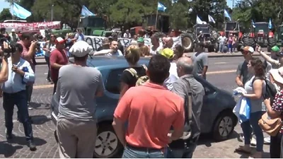 Ruralistas golpearon a un hombre que repudió la protesta contra las retenciones Ruralistas golpearon a un hombre que repudió la protesta contra las retenciones