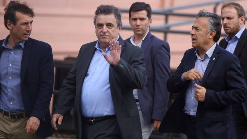 Militando el ajuste: Juntos por el Cambio reclama congelar los sueldos en los tres poderes del Estado