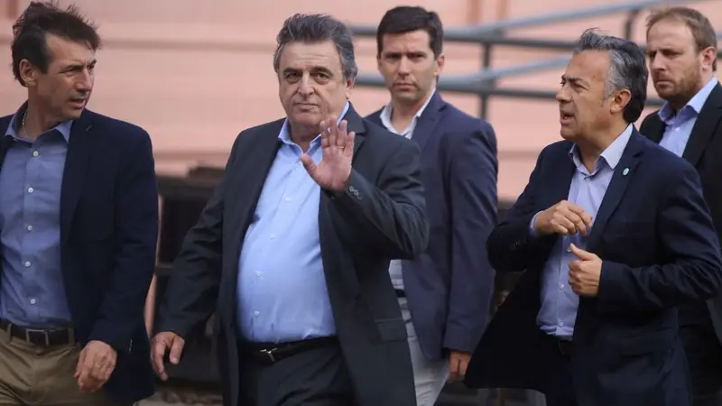 Militando el ajuste: Juntos por el Cambio reclama congelar los sueldos en los tres poderes del Estado