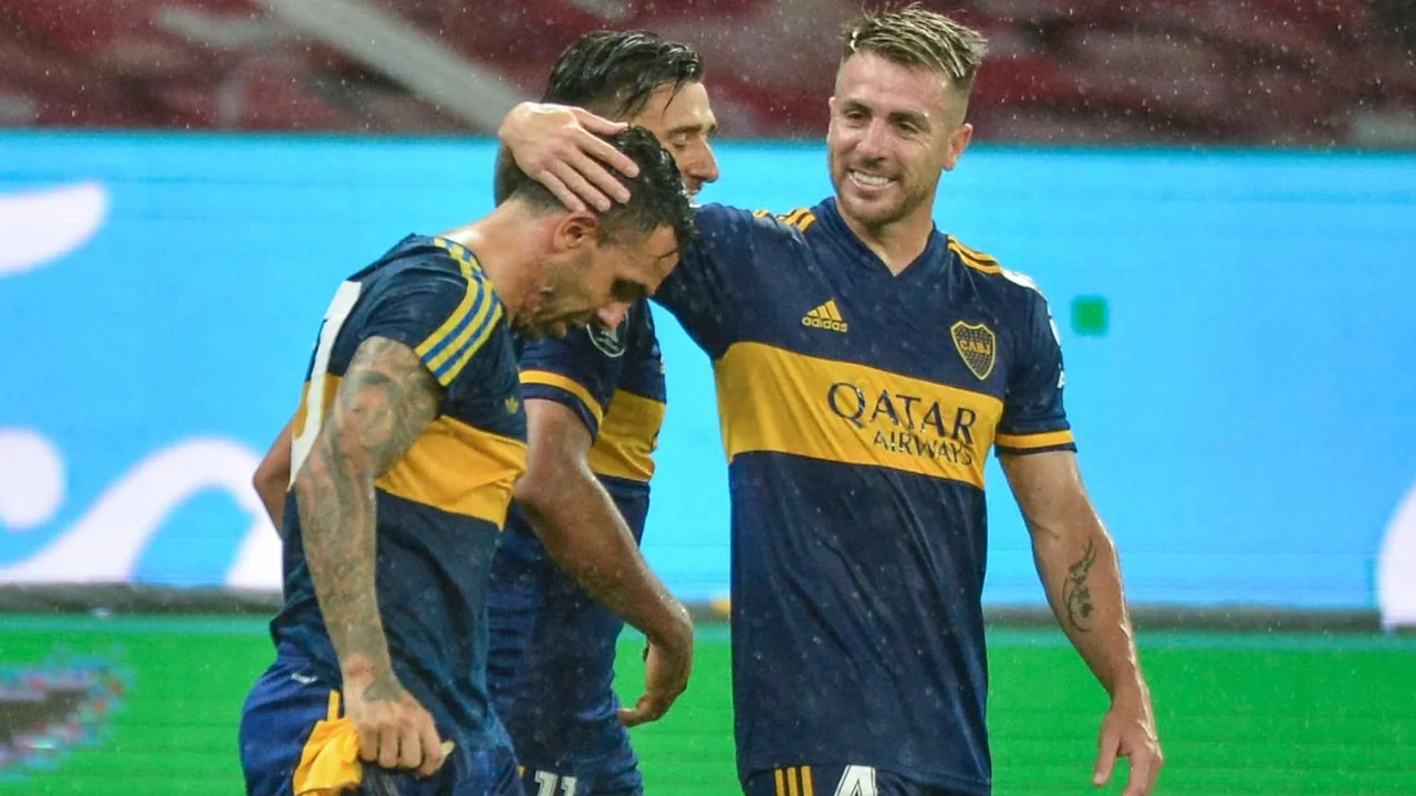 Triunfazo de Boca ante Inter pensando en los cuartos y homenaje de Carlos Tevez a Diego Maradona