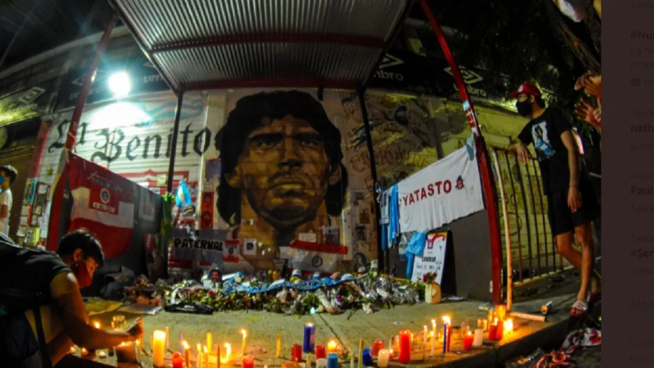 Por un principio de incendio, retiraron objetos del santuario en homenaje a Maradona en la cancha de Argentinos