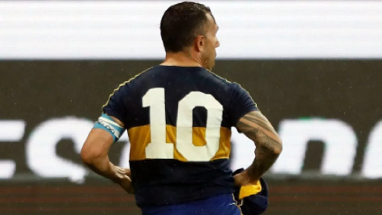 El relato de gol que conmovió a Tevez tras su homenaje a Maradona