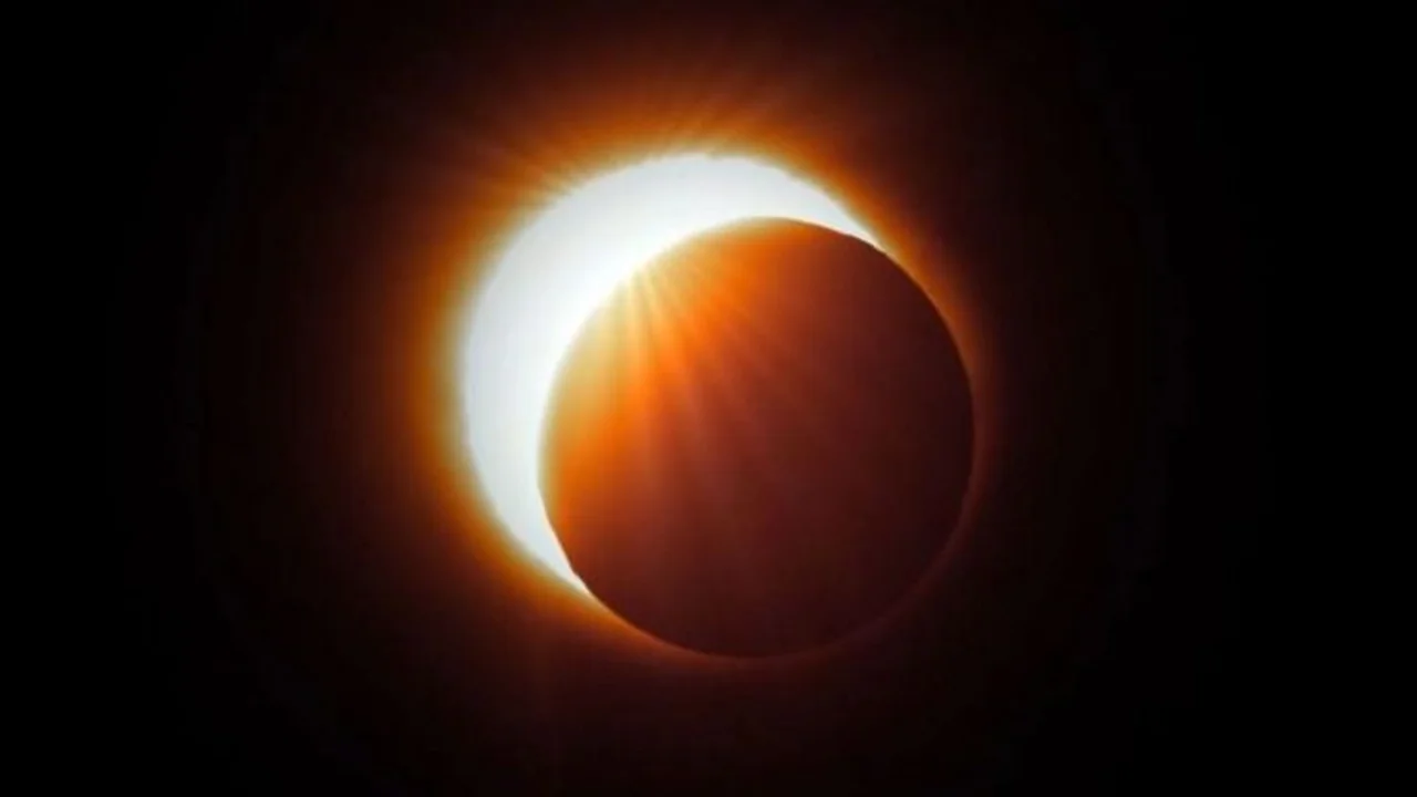 El sorprendente efecto del viento solar para el agua en la Luna