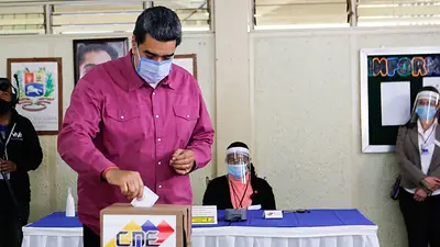 Maduro pidió ir a votar y advirtió que apoyar a la oposición es "condenar al país al fracaso" Maduro pidió ir a votar y advirtió que apoyar a la oposición es "condenar al país al fracaso"
