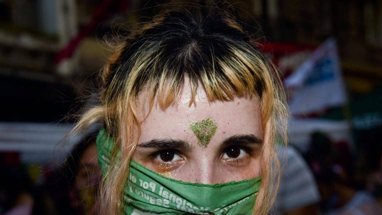 Aborto legal: la historia detrás del pañuelo verde como símbolo de lucha