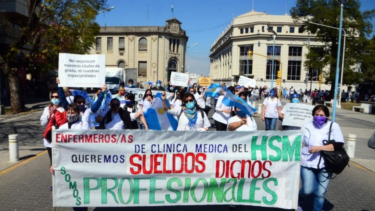 Entre Ríos: enfermeros están entre el stress y los reclamos por mejores salarios