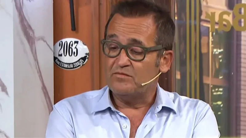 “Me cuesta irme": la emotiva despedida entre lágrimas de Álvaro Navia de Polémica en el Bar