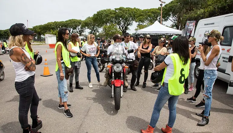 Alianza entre YPF Elaion Moto y Mujeres al mando